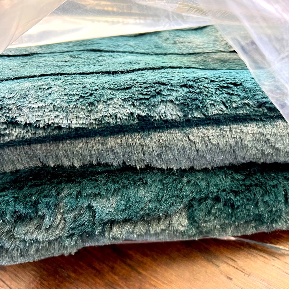 Dennis Basso green faux fur throw blanket